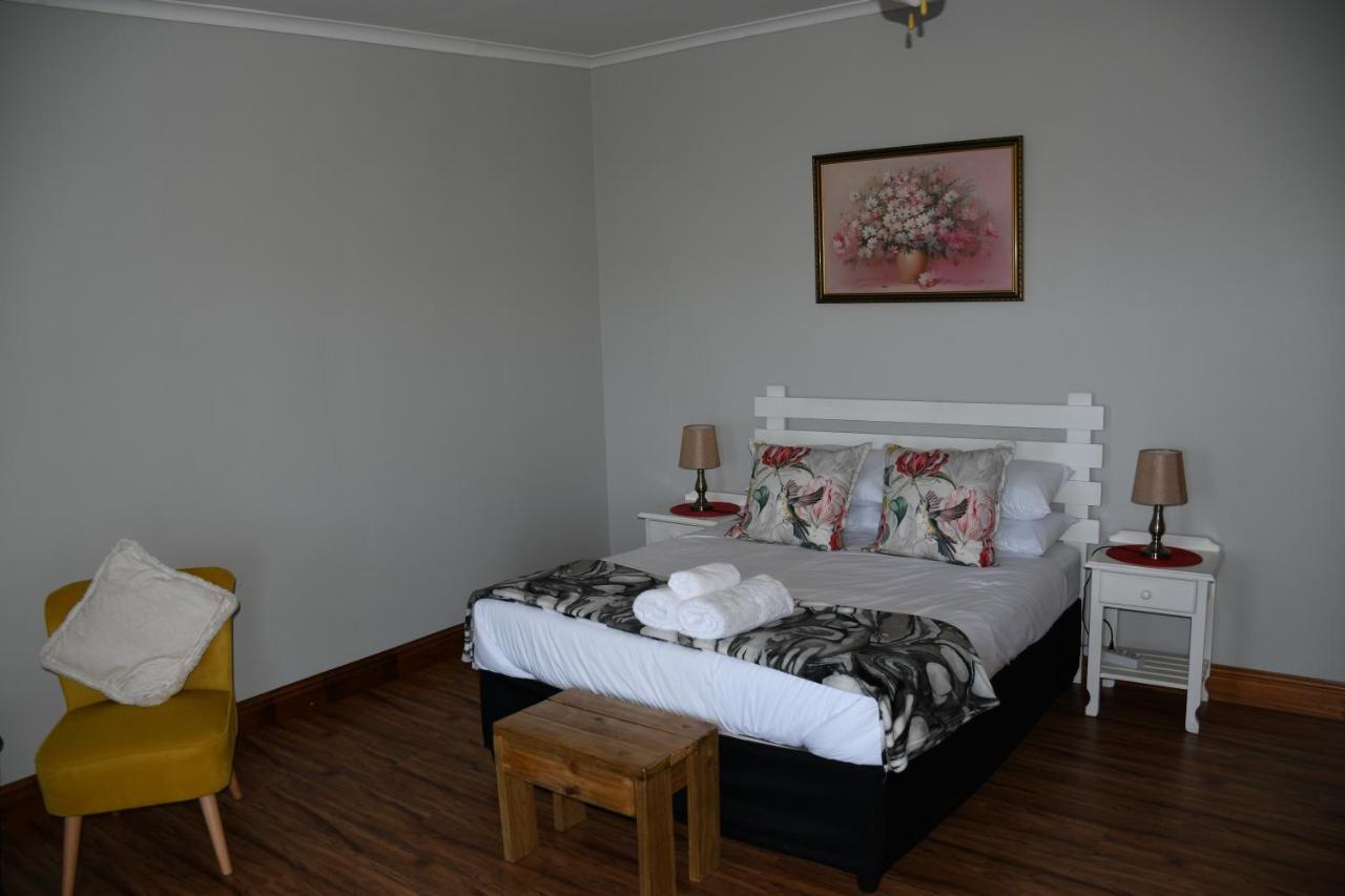Friendz Guesthouse Knysna Esterno foto