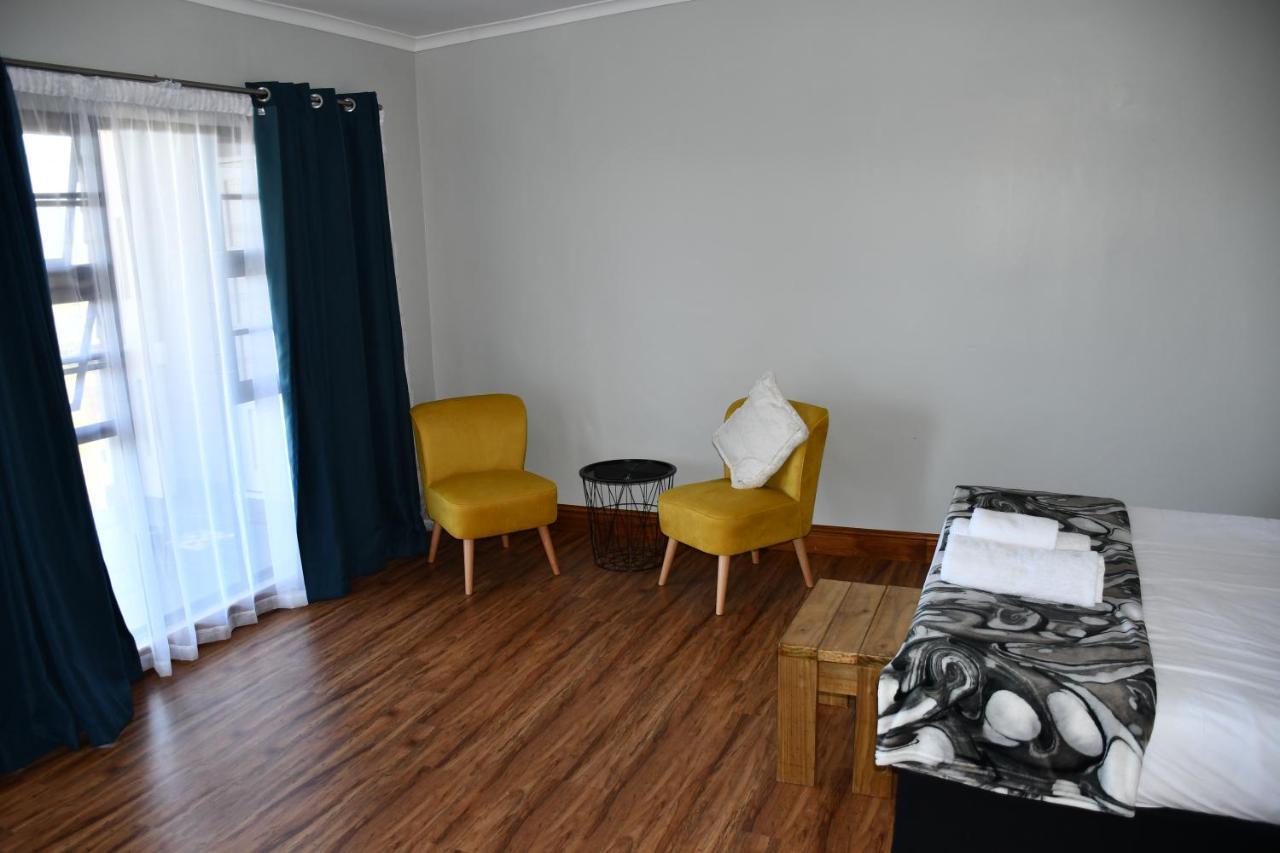 Friendz Guesthouse Knysna Esterno foto