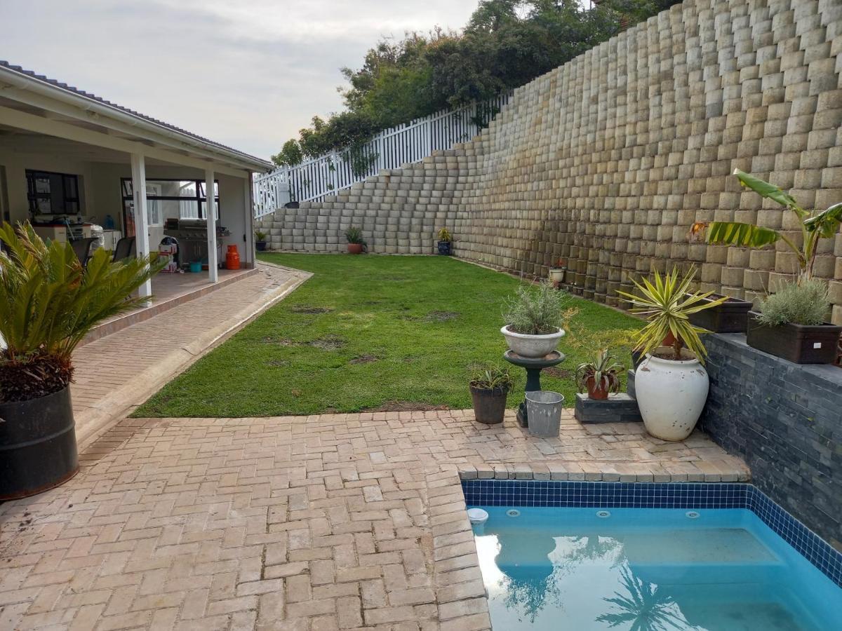 Friendz Guesthouse Knysna Esterno foto