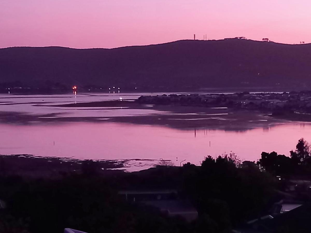 Friendz Guesthouse Knysna Esterno foto