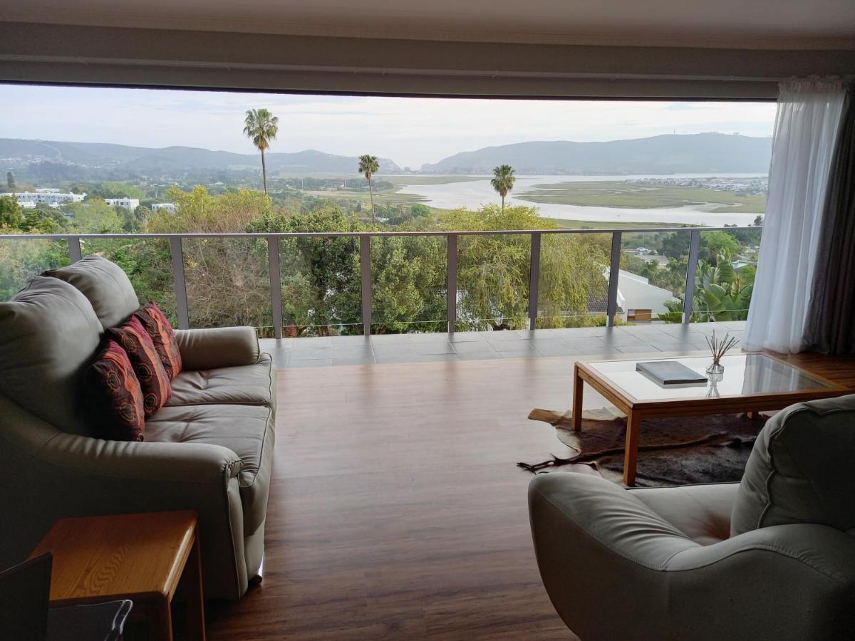 Friendz Guesthouse Knysna Esterno foto