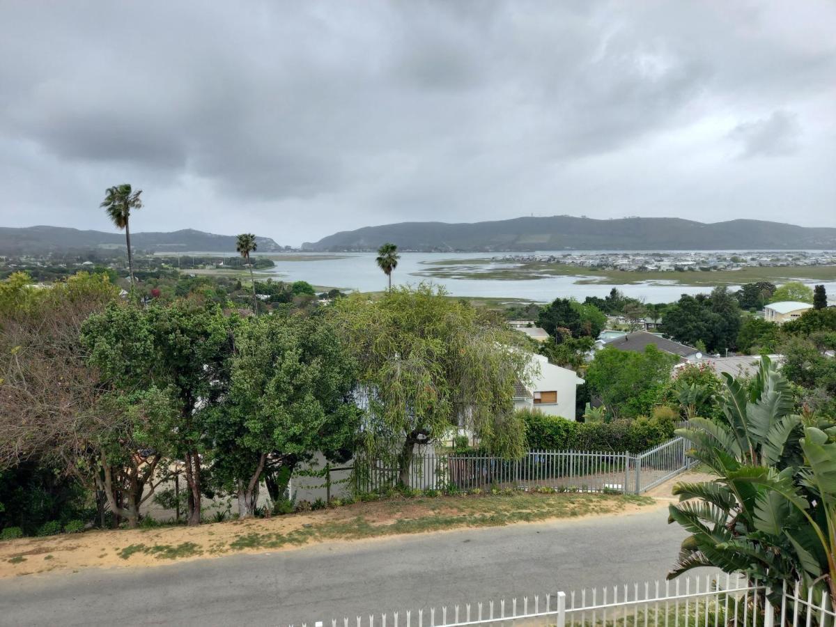 Friendz Guesthouse Knysna Esterno foto