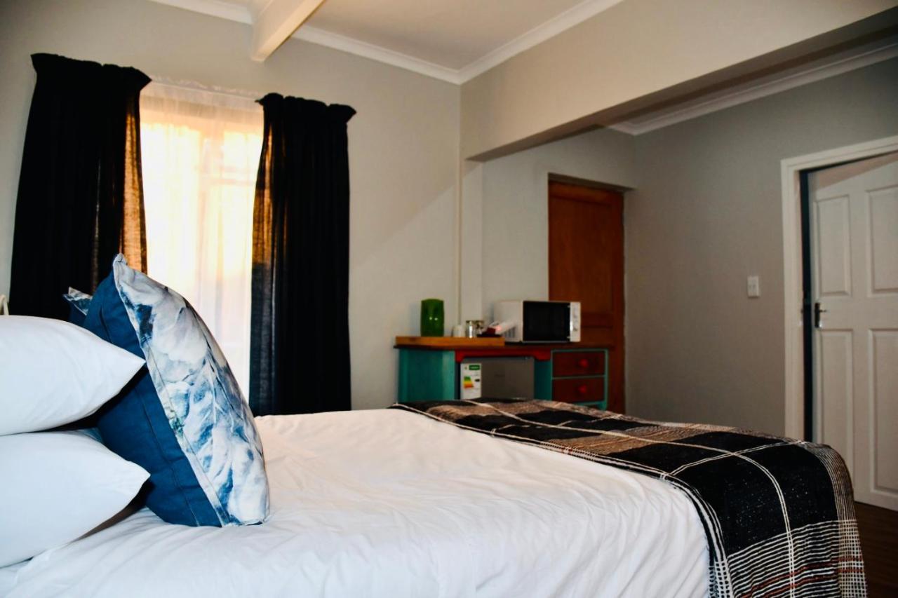 Friendz Guesthouse Knysna Esterno foto