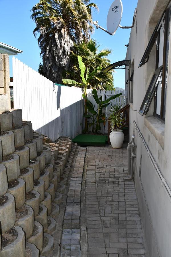 Friendz Guesthouse Knysna Esterno foto