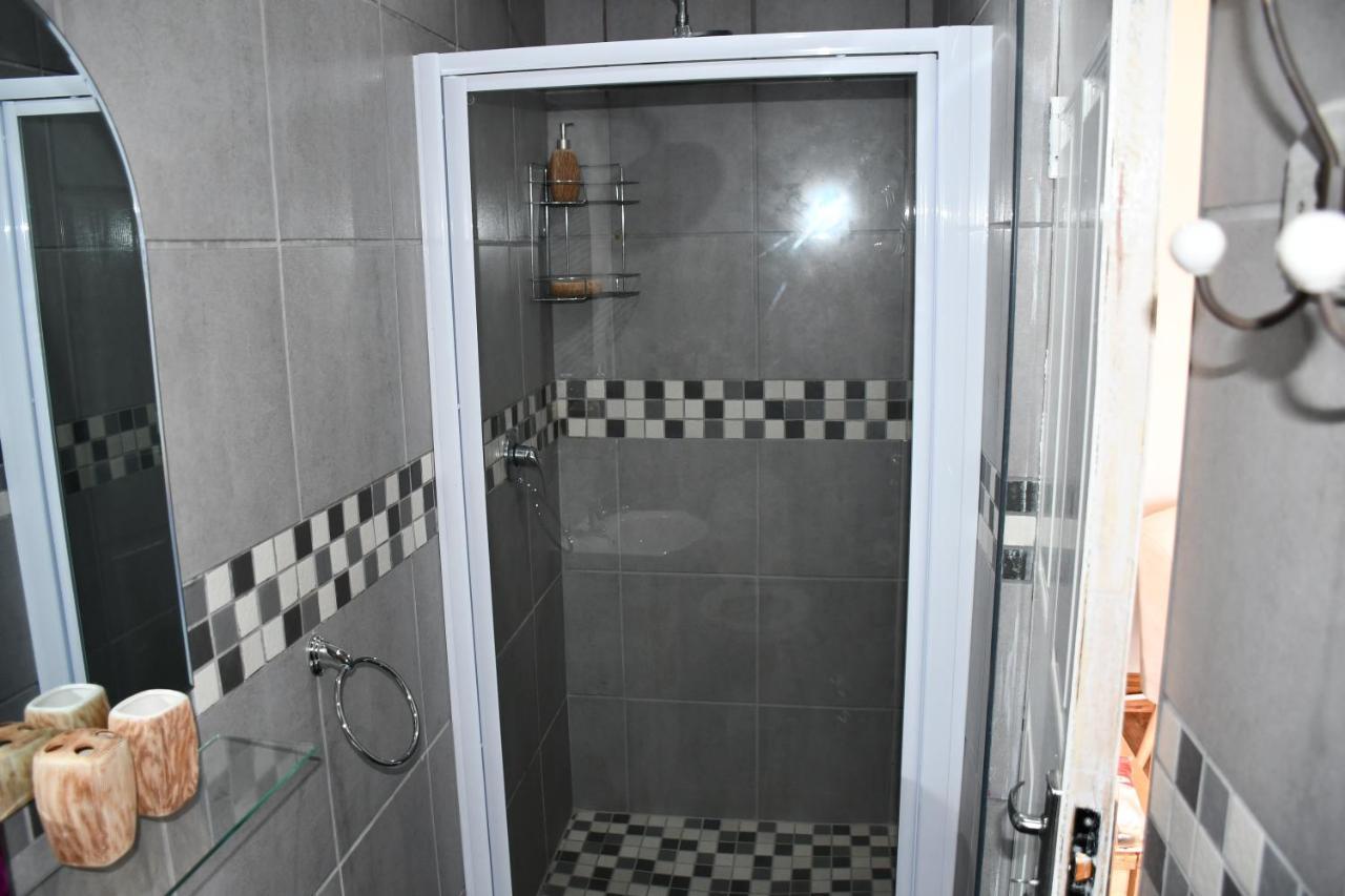 Friendz Guesthouse Knysna Esterno foto