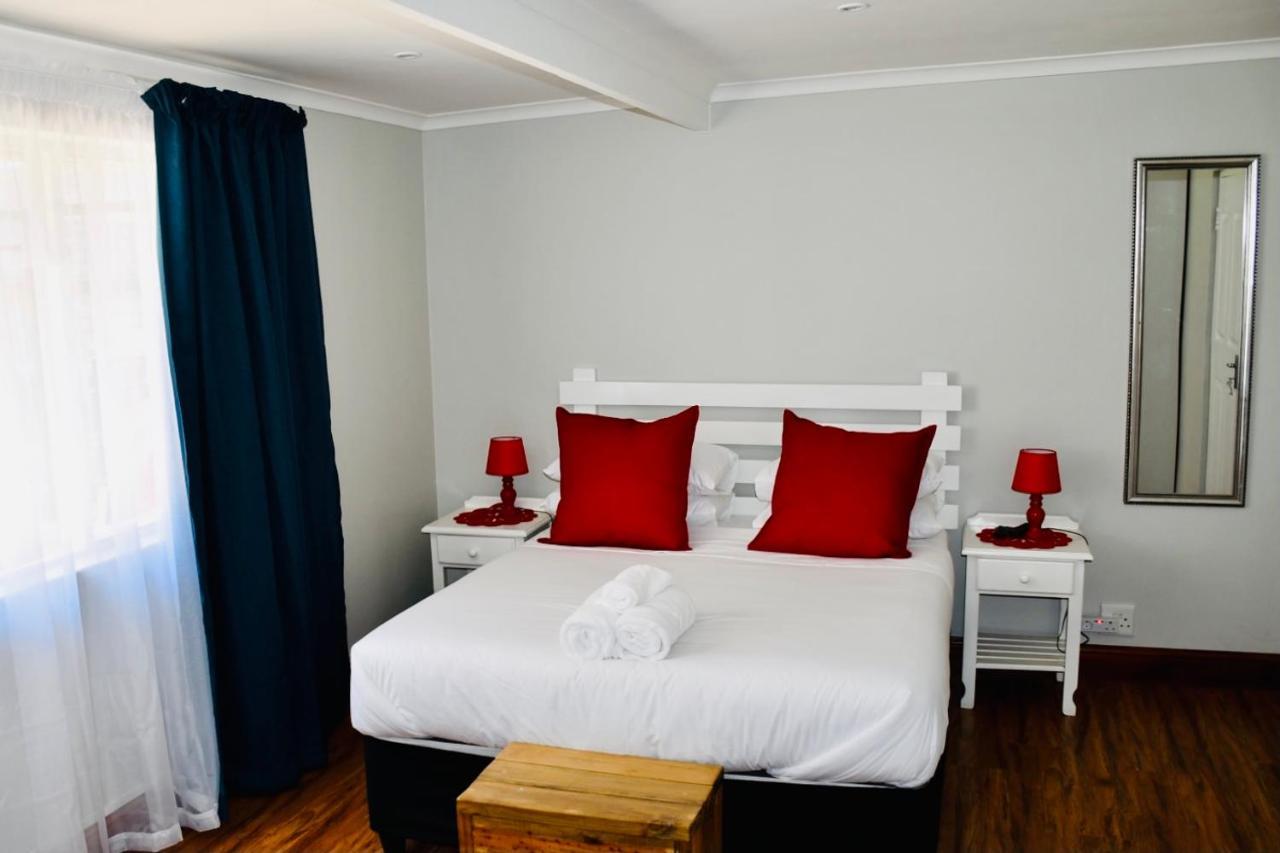 Friendz Guesthouse Knysna Esterno foto