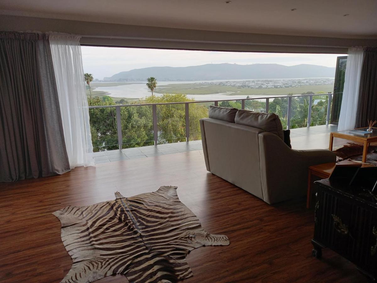 Friendz Guesthouse Knysna Esterno foto
